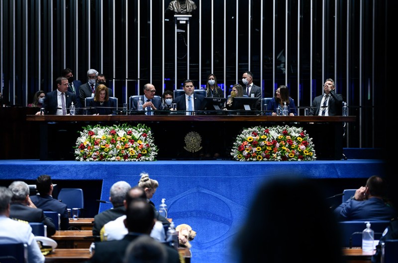 Senadores, deputados, policiais e autoridades participaram da homenagem, presidida pelo senador Davi Alcolumbre - Edilson Rodrigues/Agência Senado
