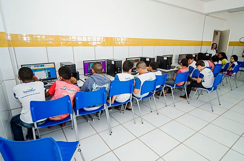 Alunos usam computadores em escola da rede pública em Pernambuco - Pedro Menezes/Governo de Pernambuco