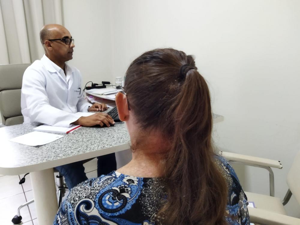 Foto Psiquiatra Adailton Bova – Médico psiquiatra Adailton Bova também realiza os atendimentos no hospital