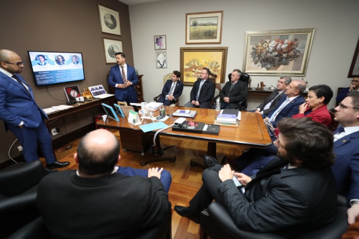 Encontro ocorreu no final da tarde desta segunda-feira (12), no Gabinete da 1ª Secretaria da Casa. / Créditos: Orlando Kissner/Alep