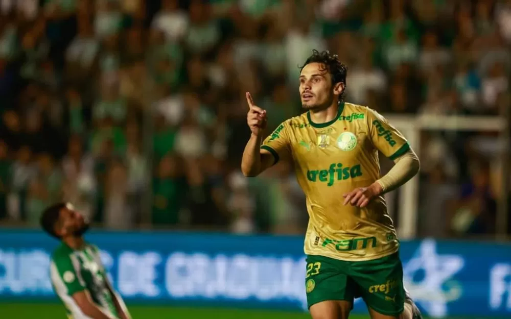 Raphael Veiga foi um dos destaques do grande jogo em Caxias do Sul (Foto: Luiz Erbes/AGIF)
